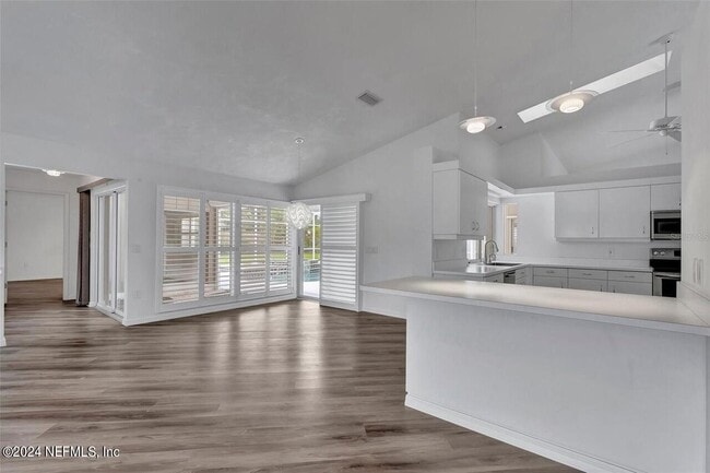 Building Photo - 405 Waterside Ln