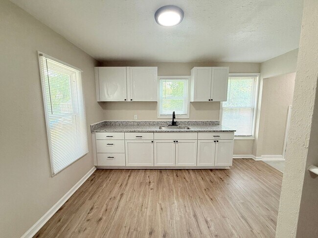 Building Photo - Renovated 3-Bedroom Home – We Welcome Sect...