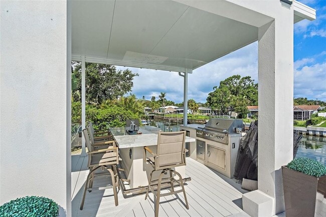 Building Photo - 585 Dolphin Ave SE