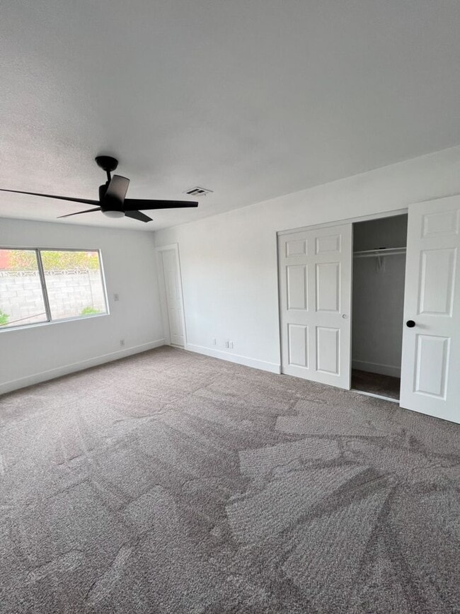 Building Photo - Stunning Single Story in Henderson