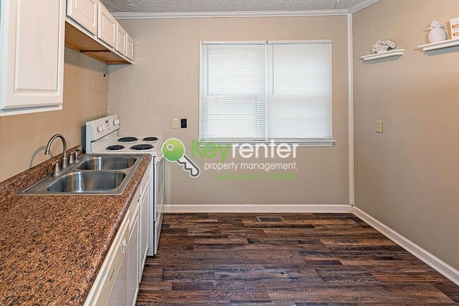 Building Photo - Beautiful Single Family Home - Walking distance to Schools and Downtown