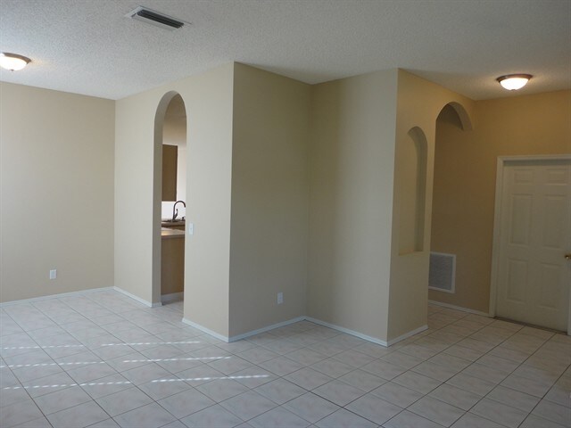 Building Photo - 451 Sand Ridge Dr