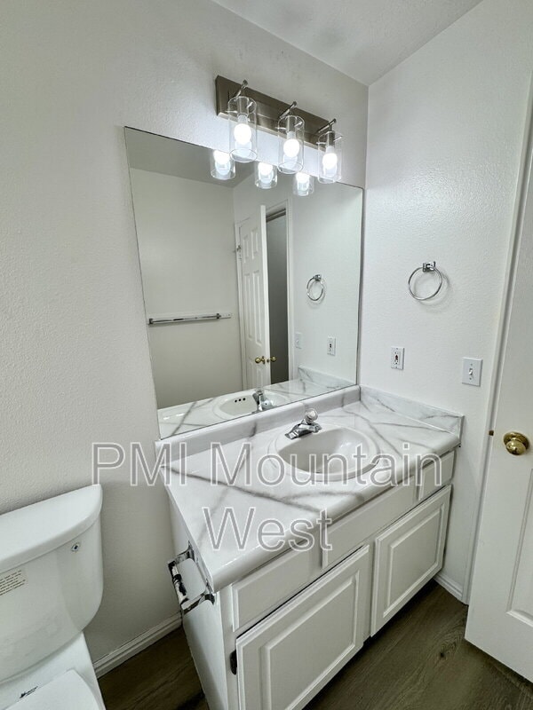 Building Photo - 49 S 200 W