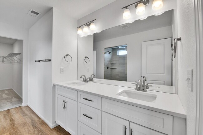 Building Photo - $4,100 - Spacious 5-Bed, 3.5 bath Home wit...