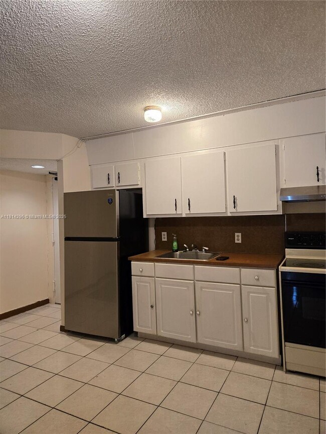 Building Photo - 130 S Shore Dr