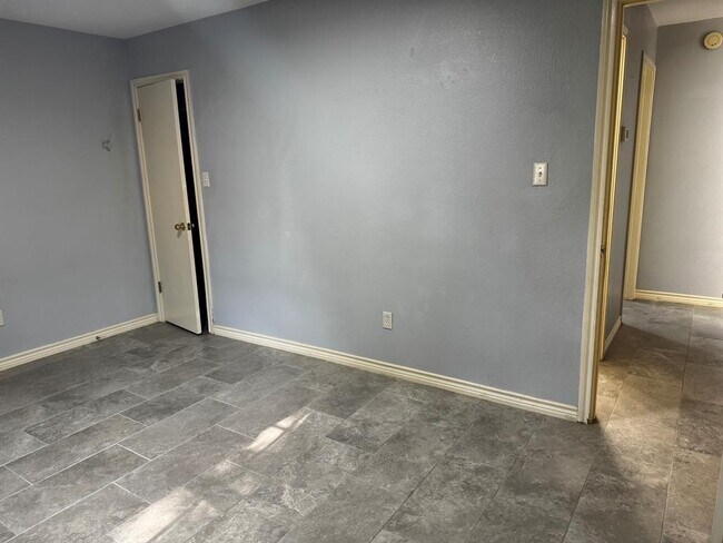 Building Photo - 13800 Randalstone Dr