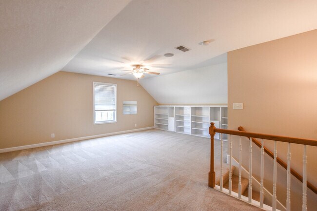 Building Photo - Pet Friendly Three Bedroom with Bonus!
