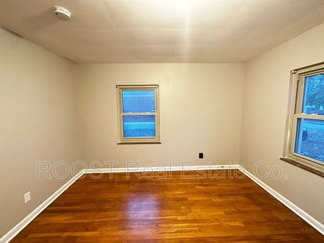Building Photo - 1547 Garling Ave