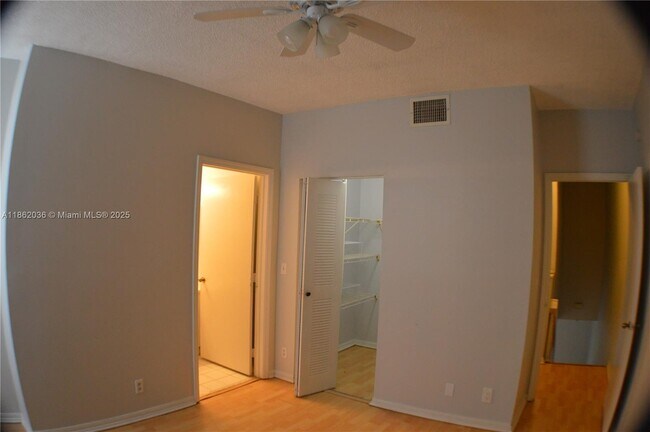 Building Photo - 1527 Veracruz Ln