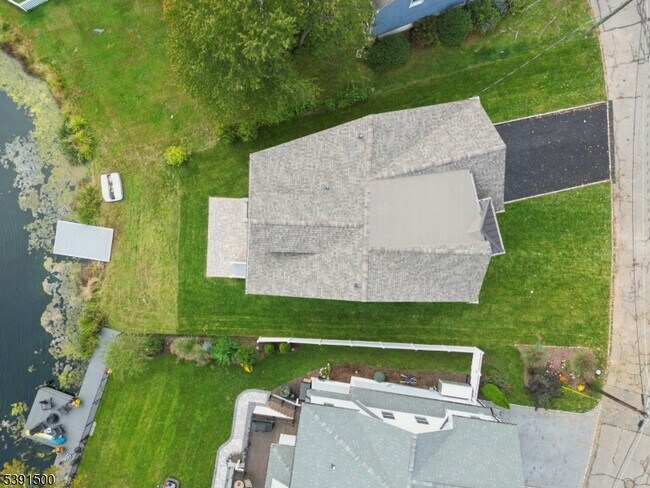 Building Photo - 15 Lake Rd