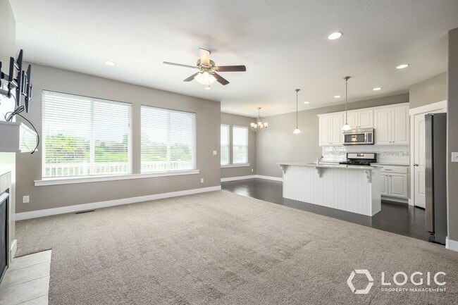 Building Photo - Stunning Row End Townhome In Prime Location!