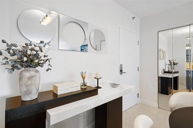 Building Photo - 2301 Collins Ave