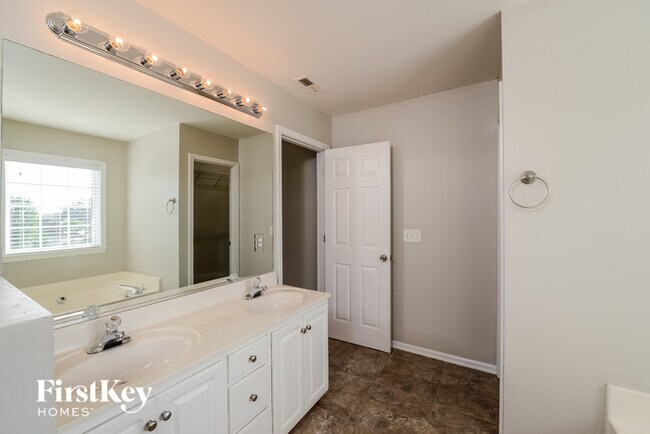 Building Photo - 6072 Birkdale Dr