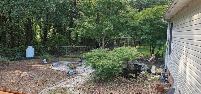 Building Photo - 557 N Parker Church Rd