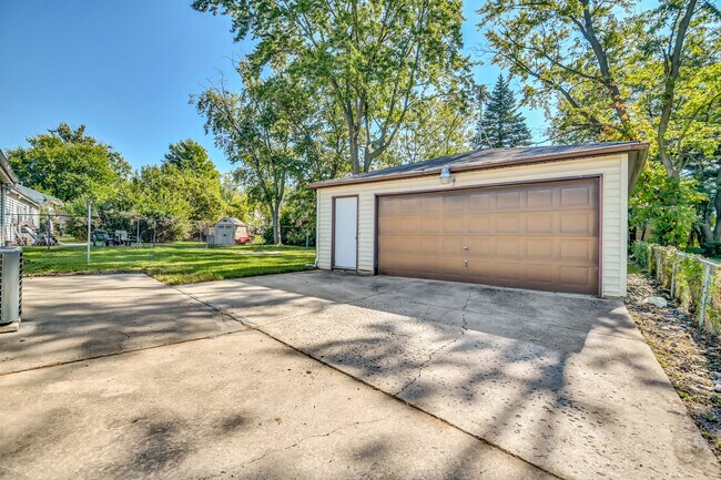 Building Photo - 4329 Whitehall Ln