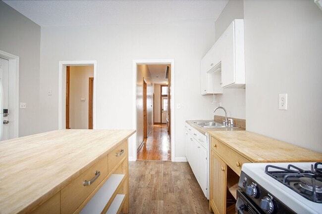 Building Photo - 193 Beech St