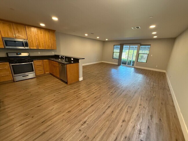 Building Photo - NEW PHOTOS! Two-level home located in Coff...