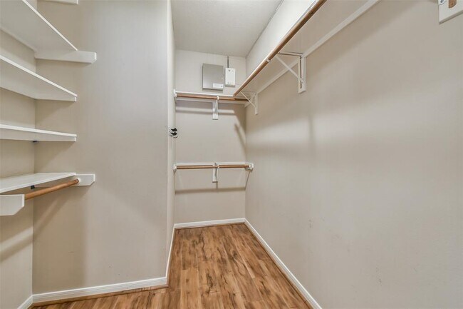 Building Photo - 24031 Bonnamere Ln
