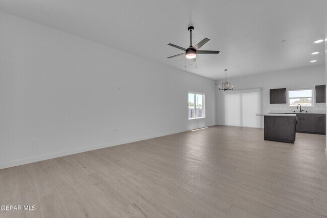 Building Photo - 5981 Ruidoso Downs St