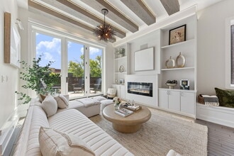 Building Photo - 2756 N Magnolia Ave