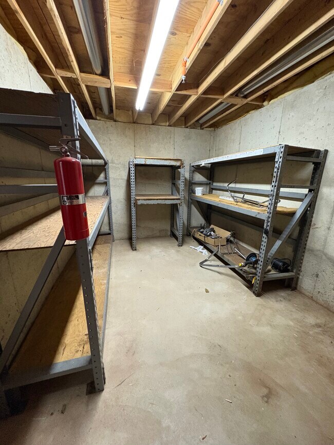 Building Photo - 950 Nathaniel Trail