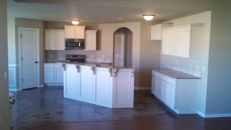 Building Photo - 451 Ravenna Dr