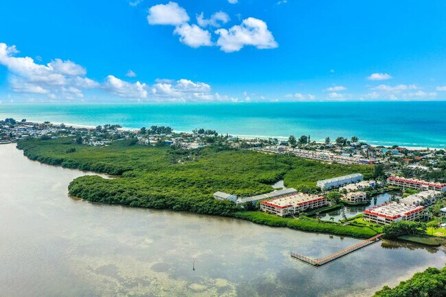 Building Photo - 3601 E Bay Dr