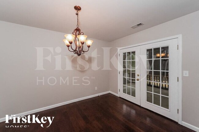 Building Photo - 400 Crooked Creek Ln