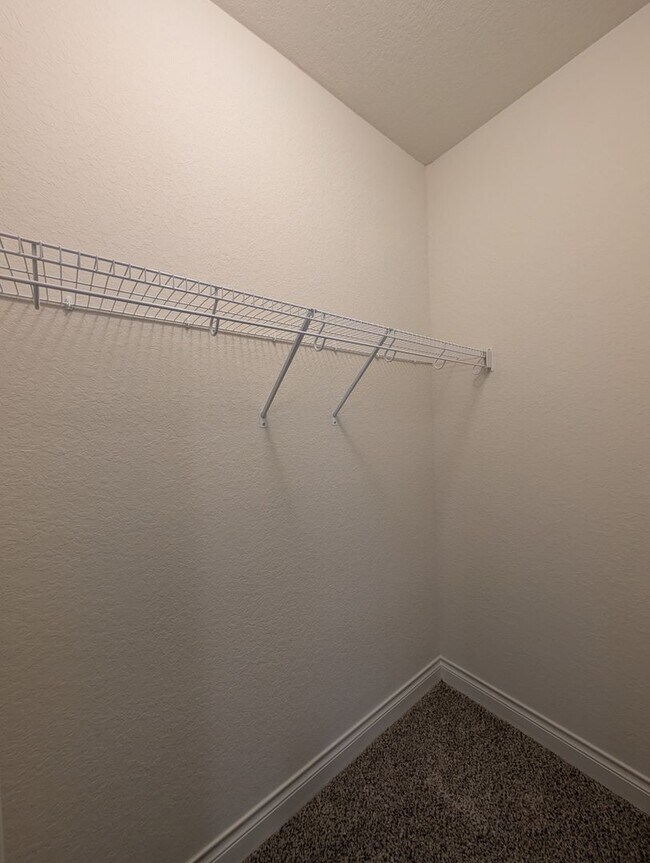 Building Photo - 1 MONTH FREE RENT / Close to HWY for Commu...