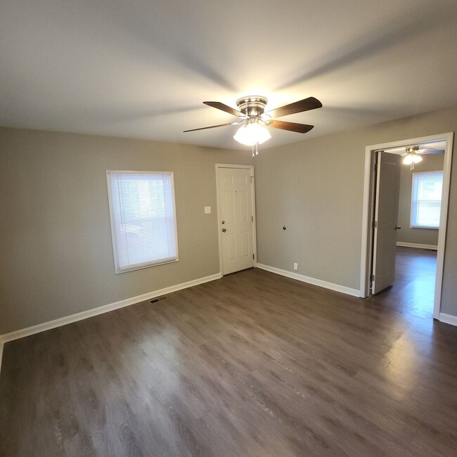 Building Photo - APPLICATIONS PENDING-Remodeled Older Home ...