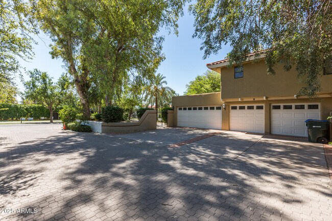 Building Photo - 49 Biltmore Estates Dr