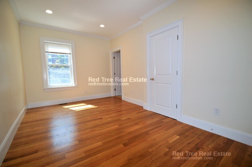 Building Photo - 74 Browne St