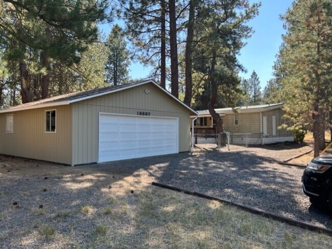 Building Photo - Deschutes River Woods