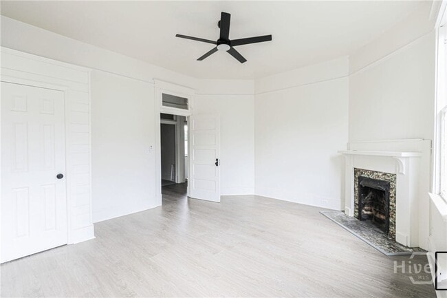 Building Photo - 316 W 40th St