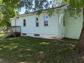 Building Photo - 406 11th St NE