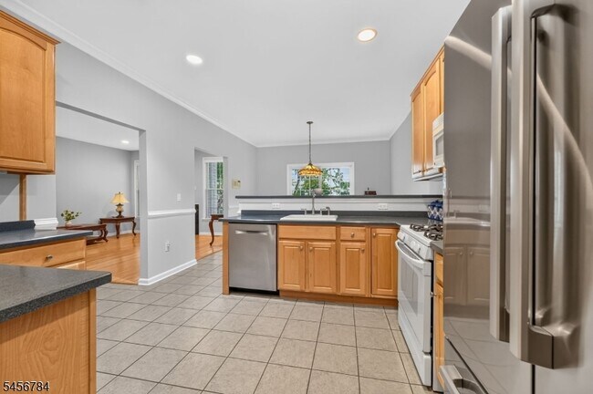 Building Photo - 7 Pinehurst Cir