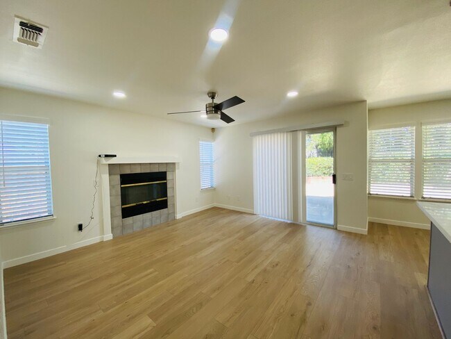 Building Photo - Classic Beauty