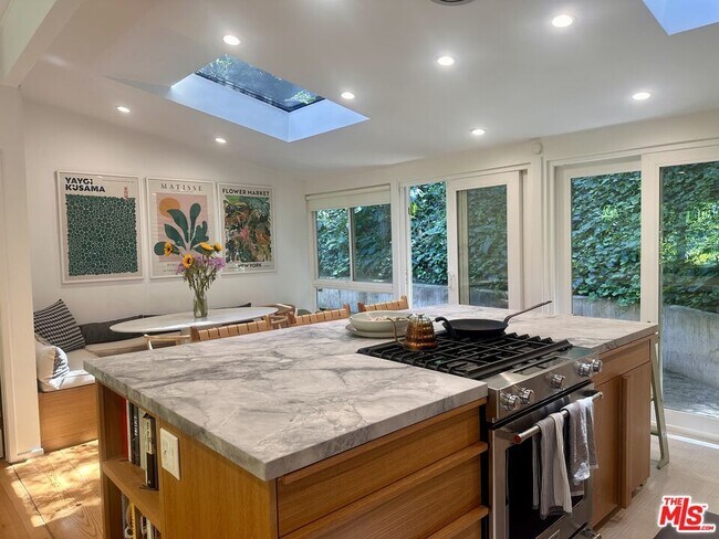 Building Photo - 8350 Lookout Mountain Ave