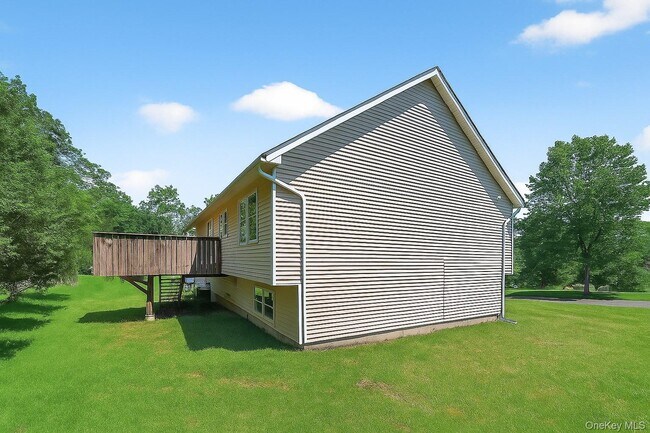 Building Photo - 18 Fordham Ln