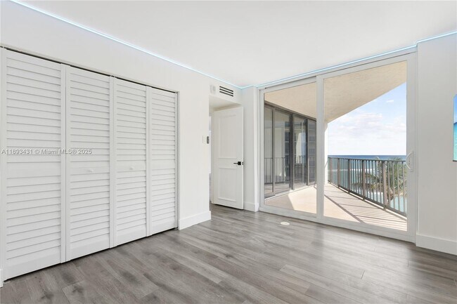 Building Photo - 5420 N Ocean Dr