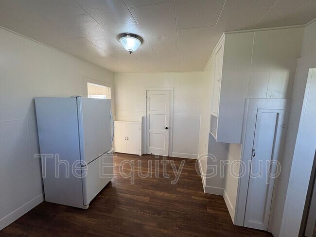 Building Photo - 457 N F St