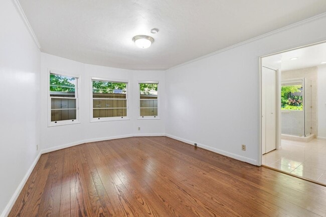 Building Photo - 1825 White Oak Dr