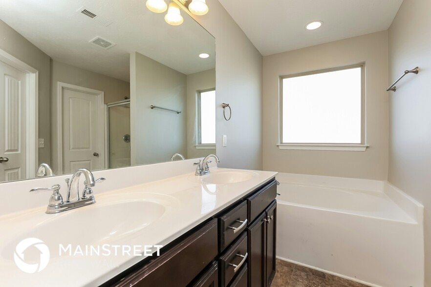 Building Photo - 1309 Halverson Dr