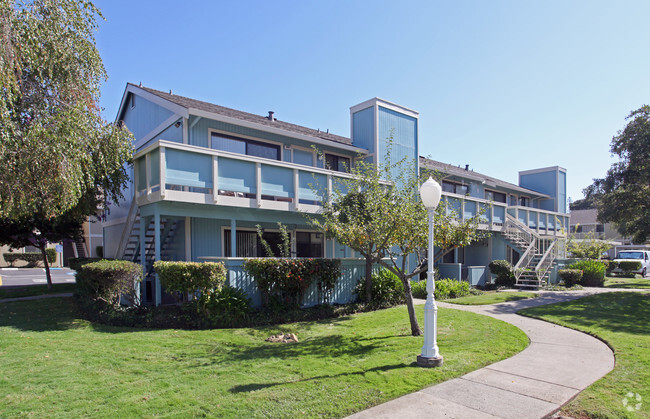 Building Photo - Meadows Apartments