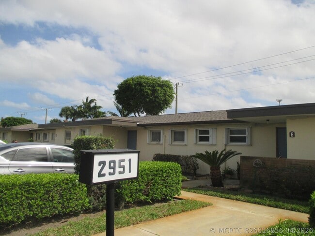 Building Photo - 2951 Ashley Dr W