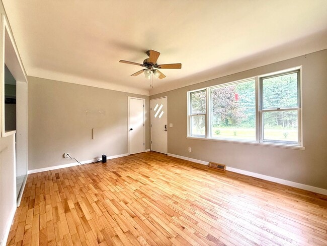 Building Photo - Three Bedroom Home in Whitehall - Deck, Ga...
