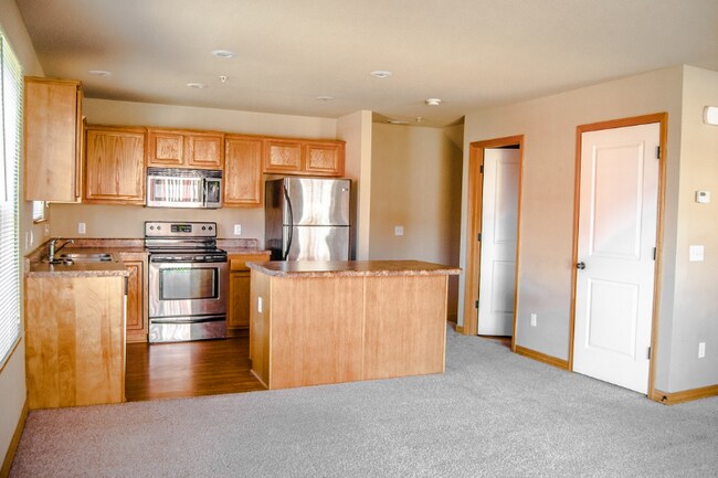 Building Photo - 2864 W Lakewood Dr