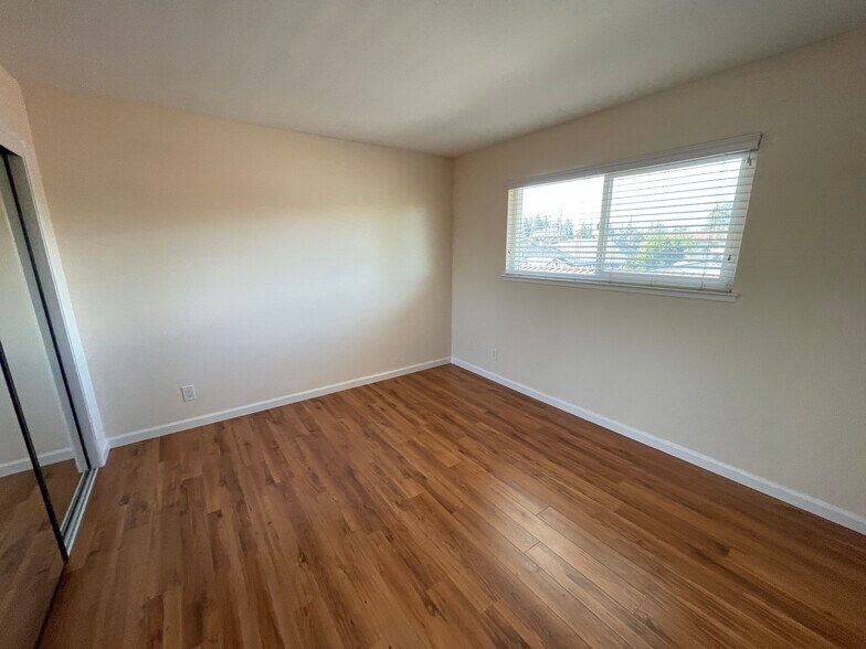 Second upstairs bedroom - 1705 Monroe St