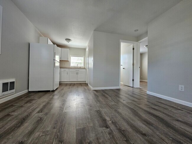 Building Photo - 3220 SE Rockwood St