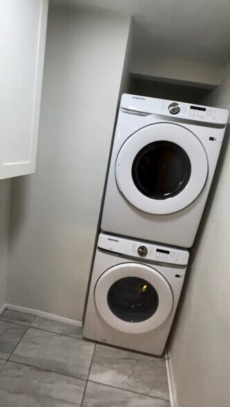 Building Photo - 10421 W Puget Ave